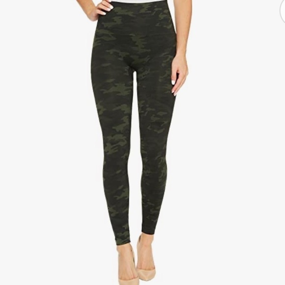SPANX Pants - SPANX Seamless Leggings green camo size small